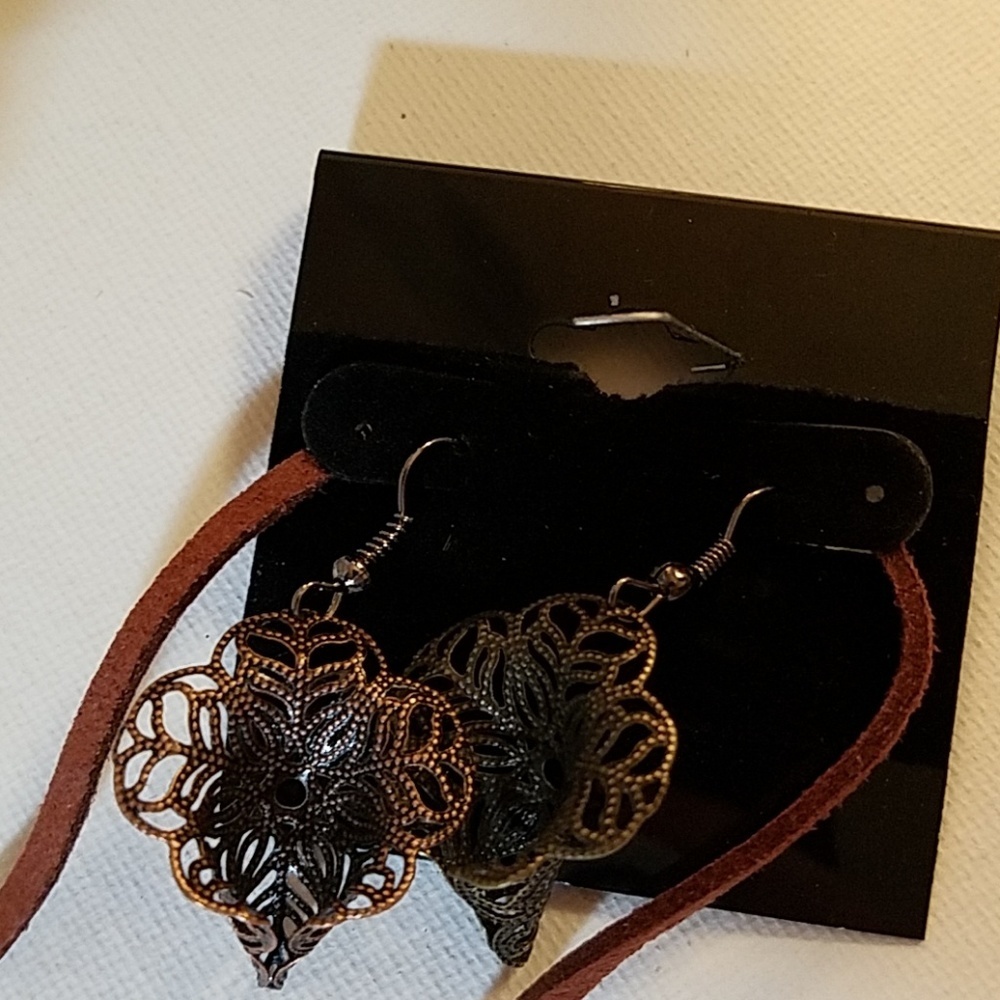 Antique Gold Vegan Leather Earrings & Necklace. - Picture 3 of 3
